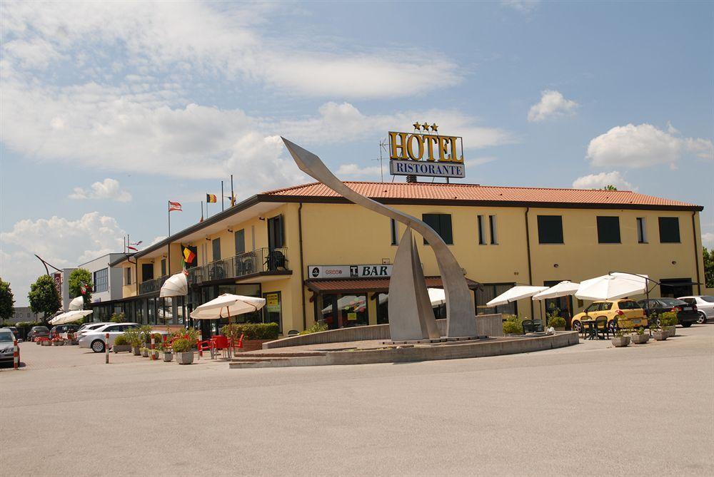 Hotel Gran Delta Di Alba-Invest Srl Rosolina Kültér fotó